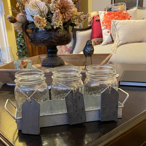3 Pint Size Mason Jars w/Slate Tags in Tin Box - Picture 1 of 3